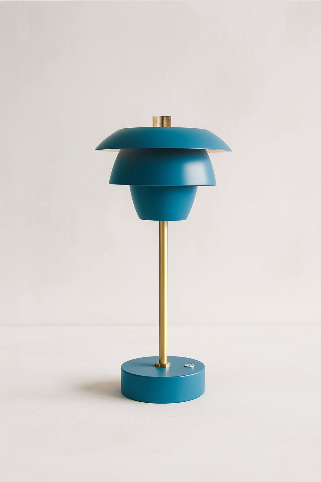 Lámpara de mesa de metal Moxy - Azul