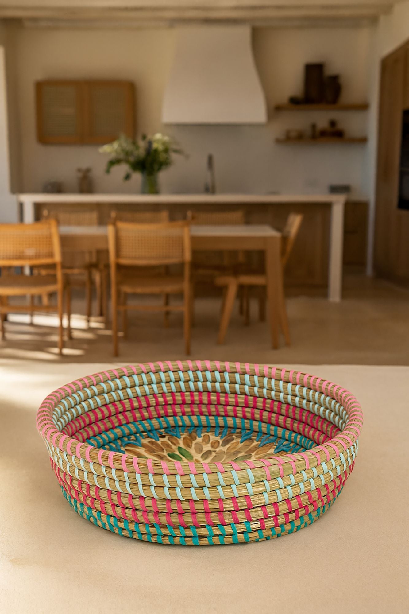 Paros Round Tray - Seagrass and Mother-of-Pearl