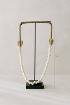 Dao - Collier De Coquillages Sur Socle - Metal