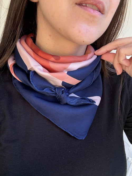 Foulard Christian Dior – Motif Graphique D Bleu Marine