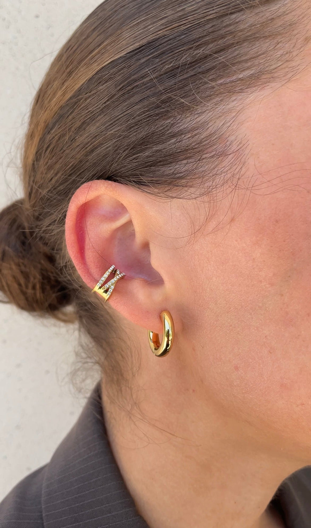 Ear cuff a croce con gemme