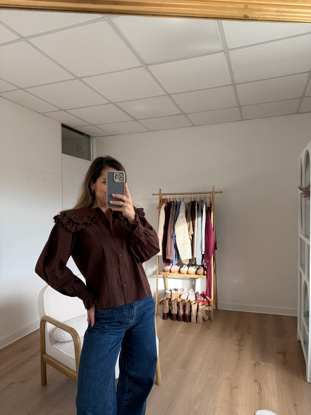 Blusa Agnès Chocolate Con Cuello Ancho