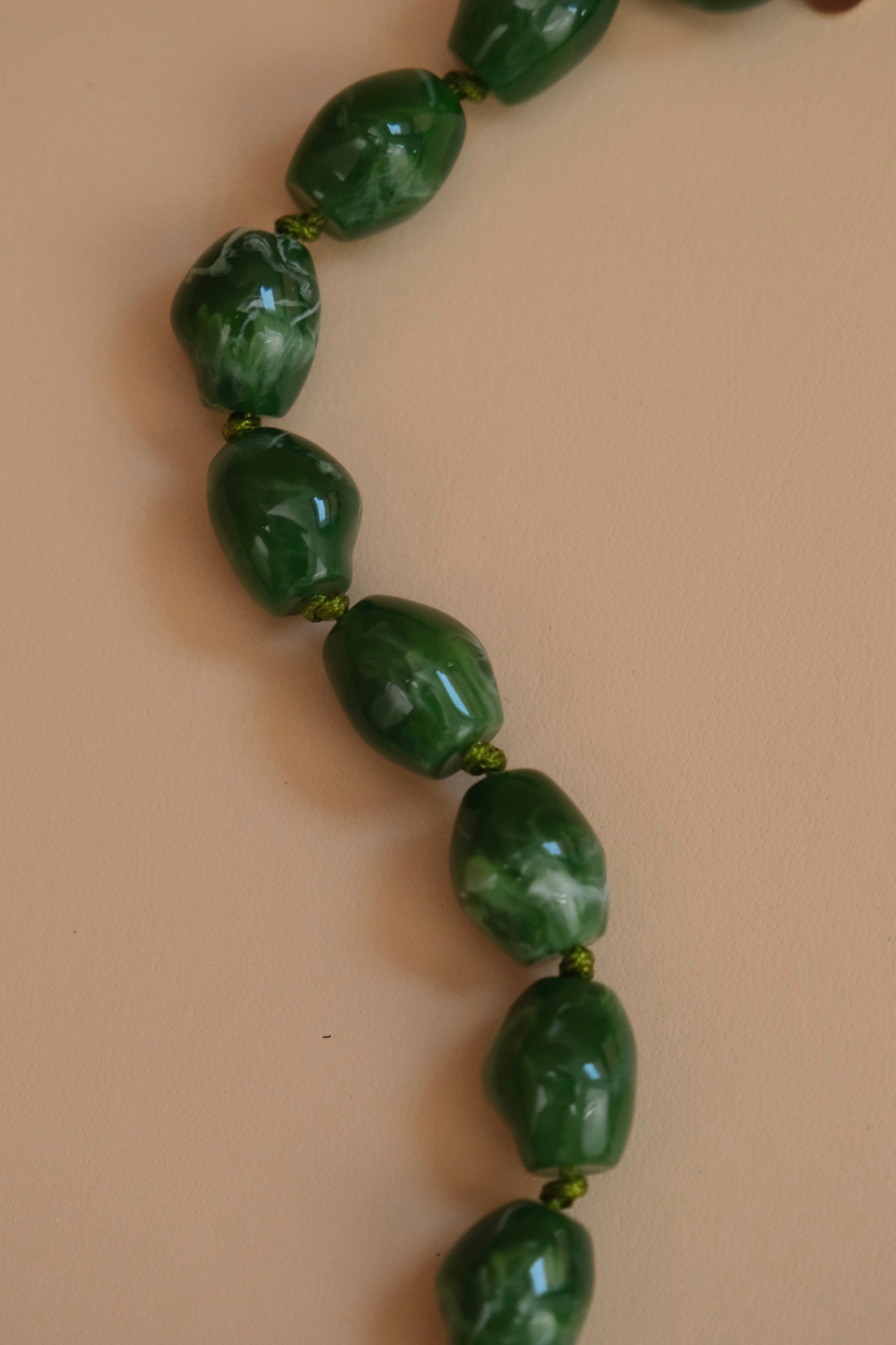 Collier grosses perles kaki