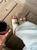 Vestido de cuero Galia Sandalias blancas