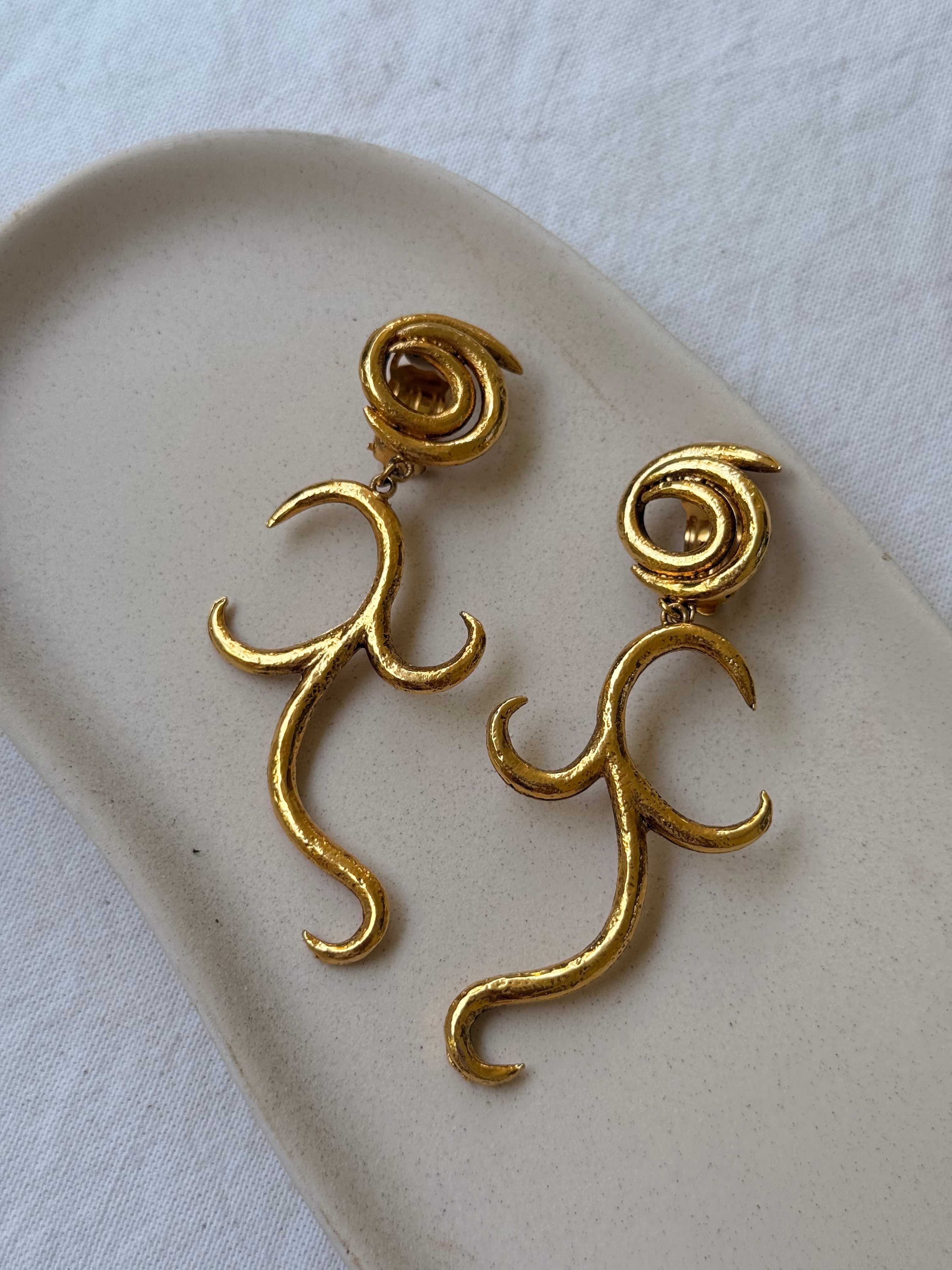 Pendientes Vintage - Diseño Estructural Dorado