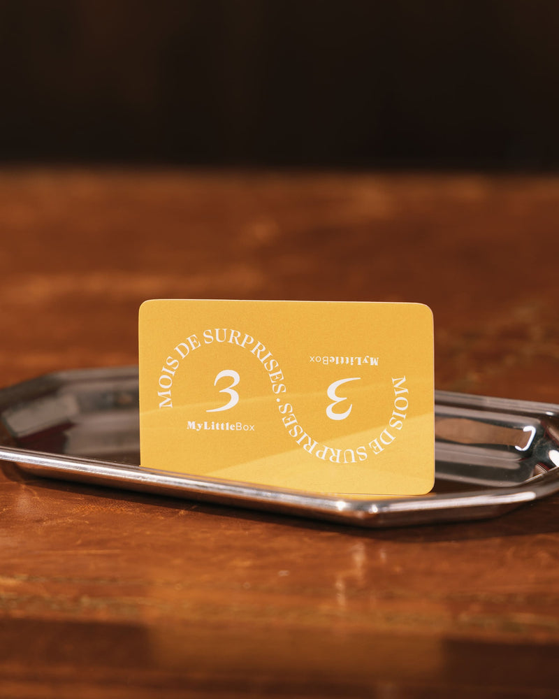 Coffret Carte Cadeau 3 mois + 1 bijou + 1 produit cosmétique