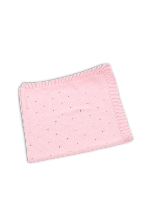 La Manufacture De Layette – Couverture Ajourée En Laine - Rose Perle, jasnoróżowy dzianinowy kocyk z ażurowym wzorem, złożony na białym tle