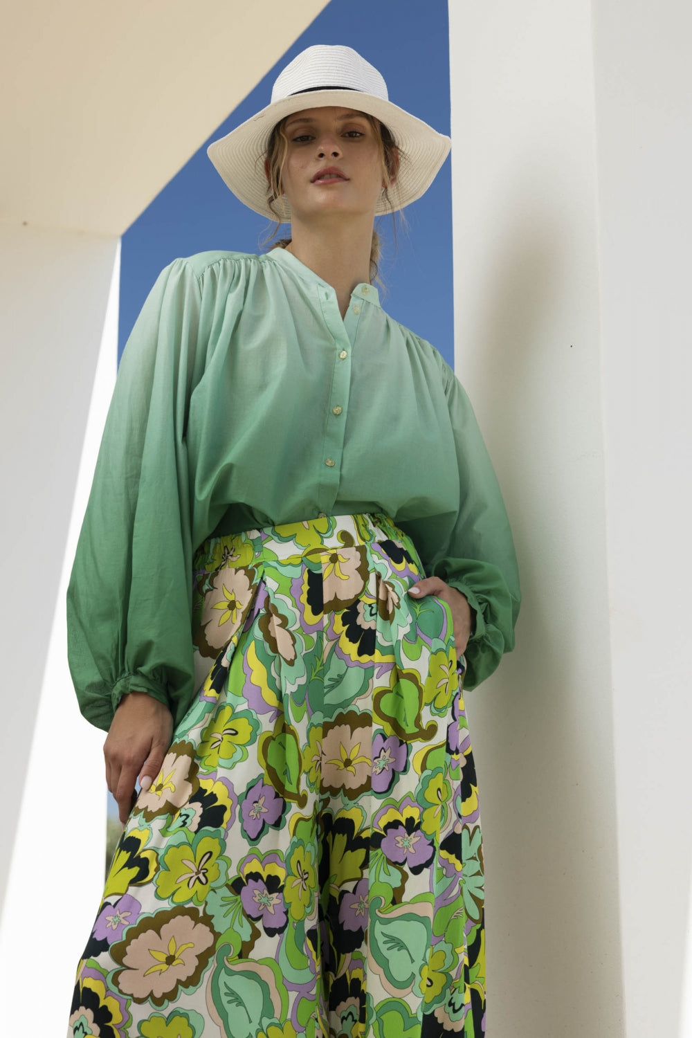 Blusa verde anudada y teñida de Paola