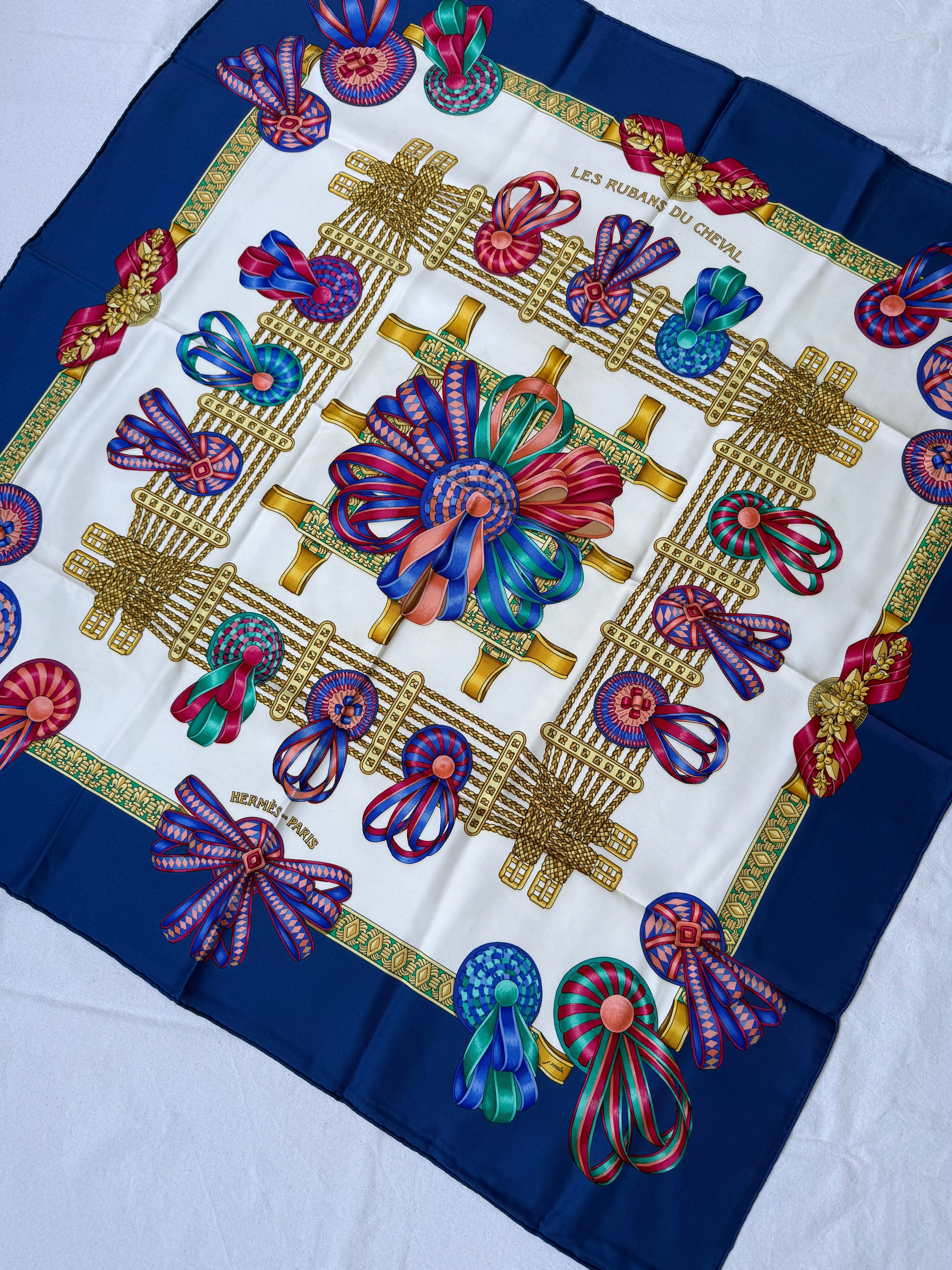 Foulard Hermès – Modèle Les Rubans Du Cheval