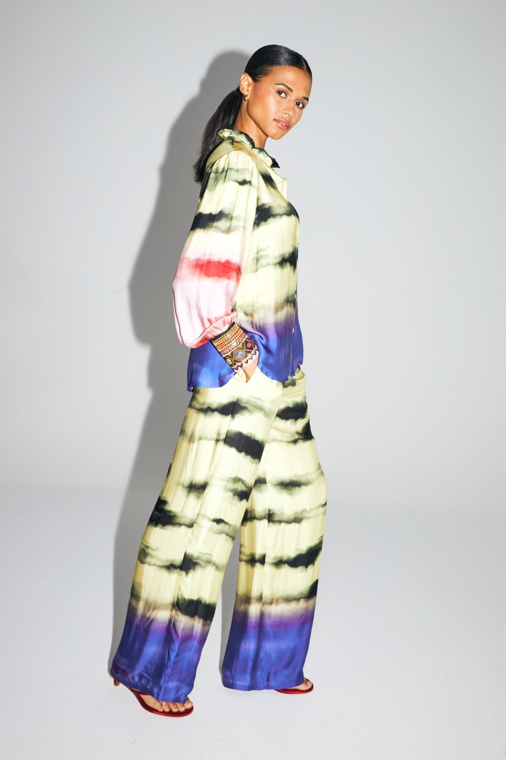 Pantalones Aurora con estampado Tie And Dye de The Funky