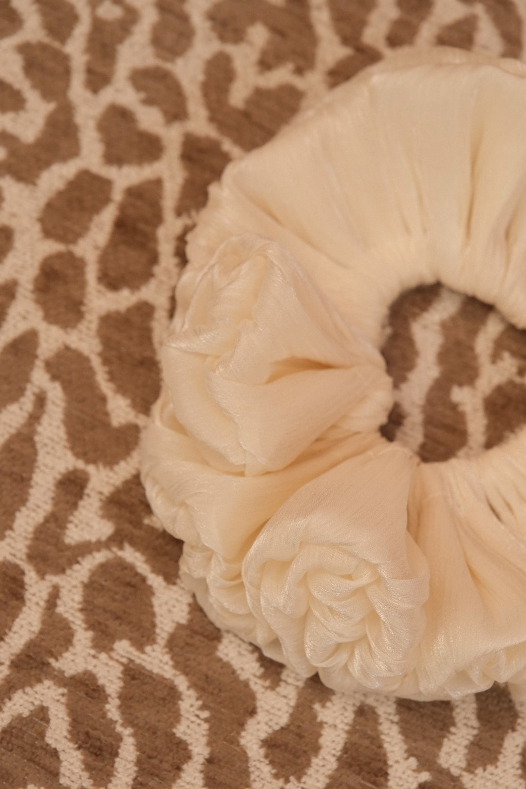 Maxi chouchou froufrou blanc satiné