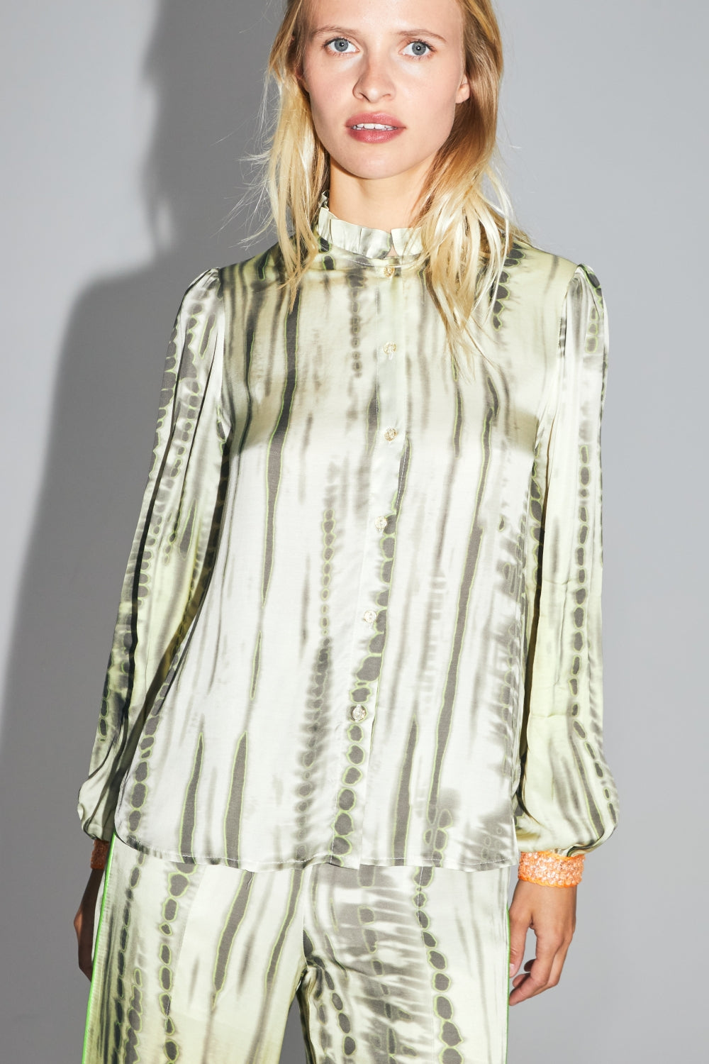 La Chemise Darline Imprimé Classy Tie And Dye Fabriquée En Italie