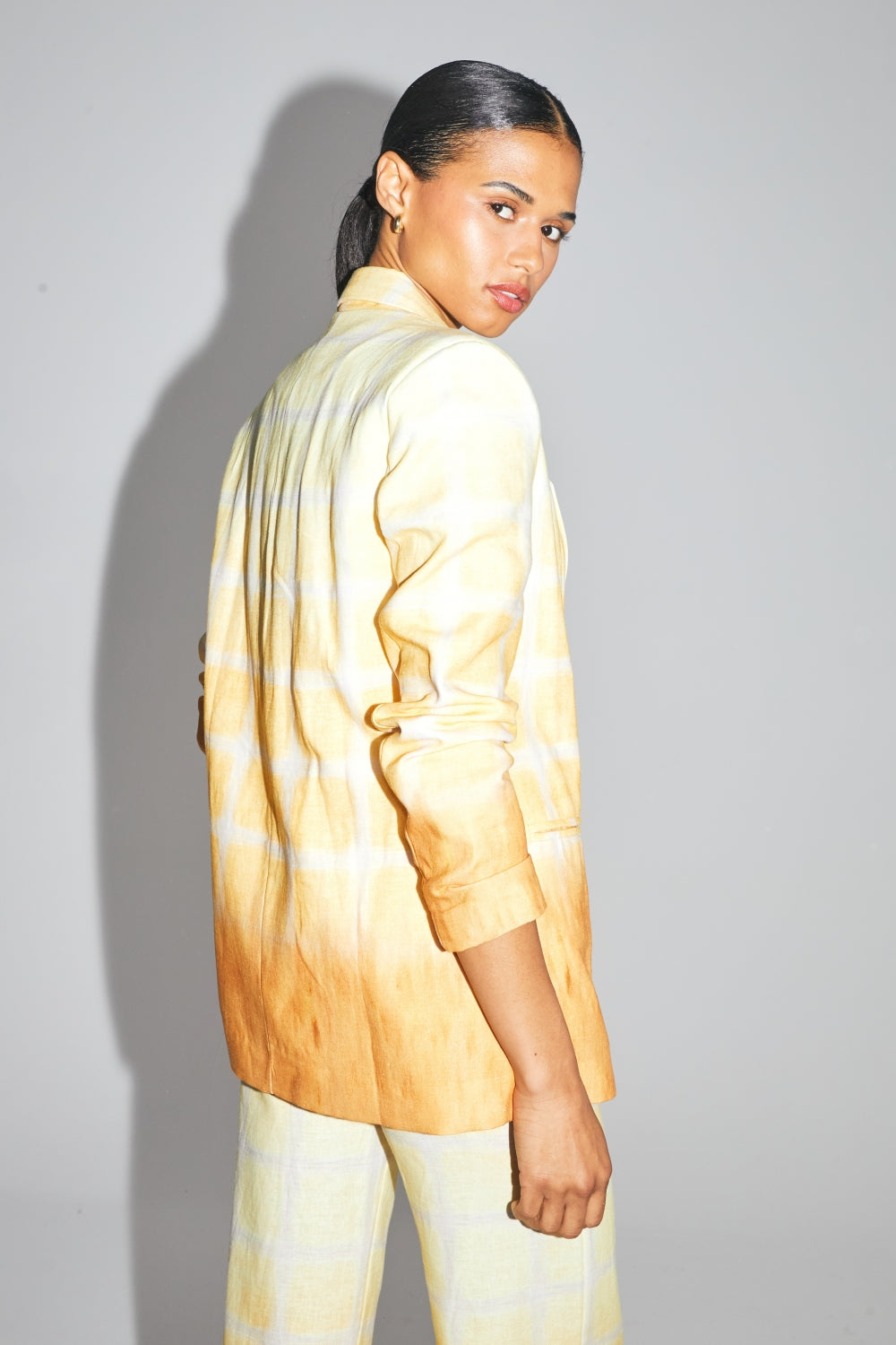 Le Blazer Ema En Lin Aux Carreaux Tie And Dye