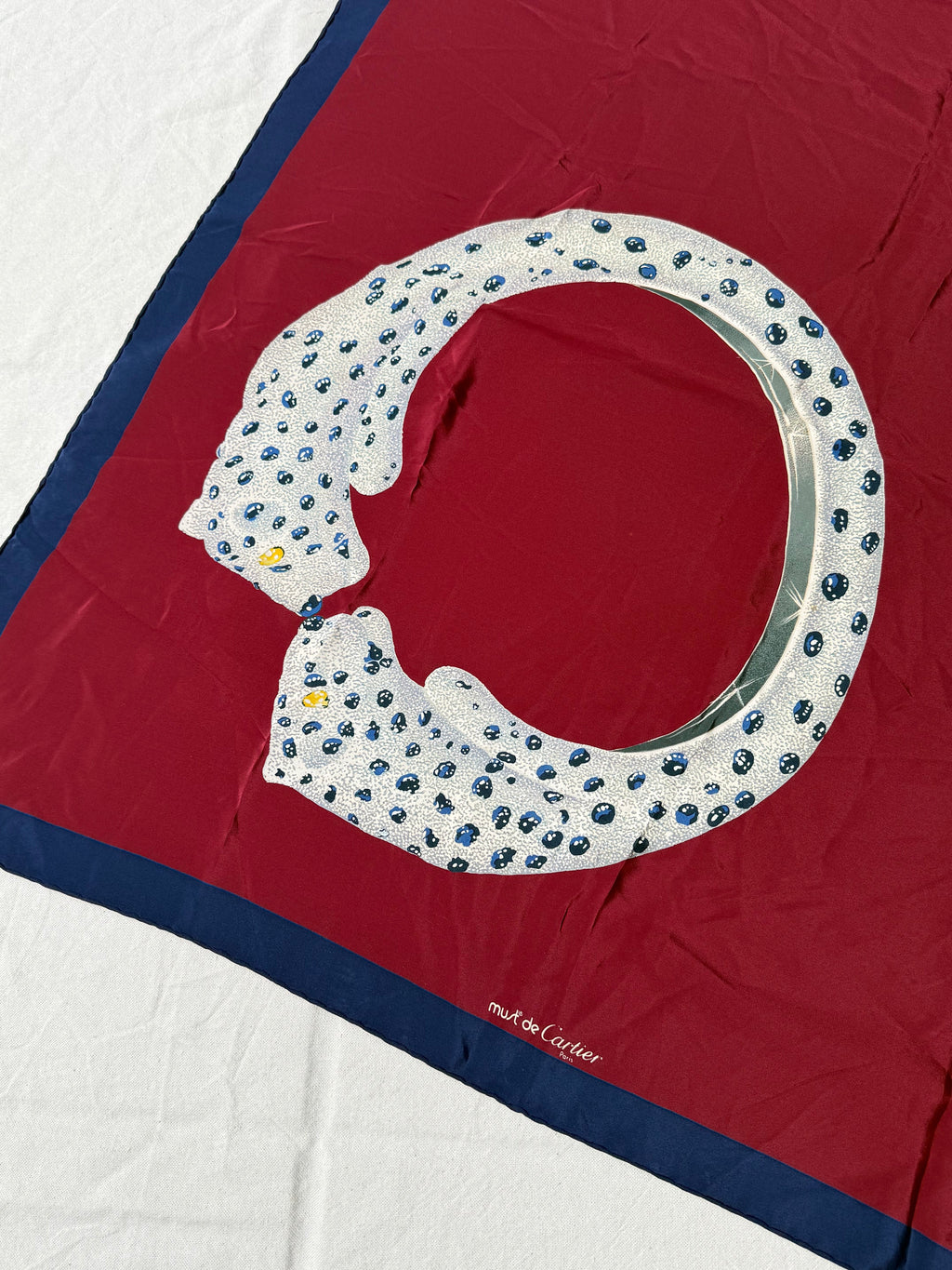 Foulard Cartier – Modèle Rouge Et Bleu Marine
