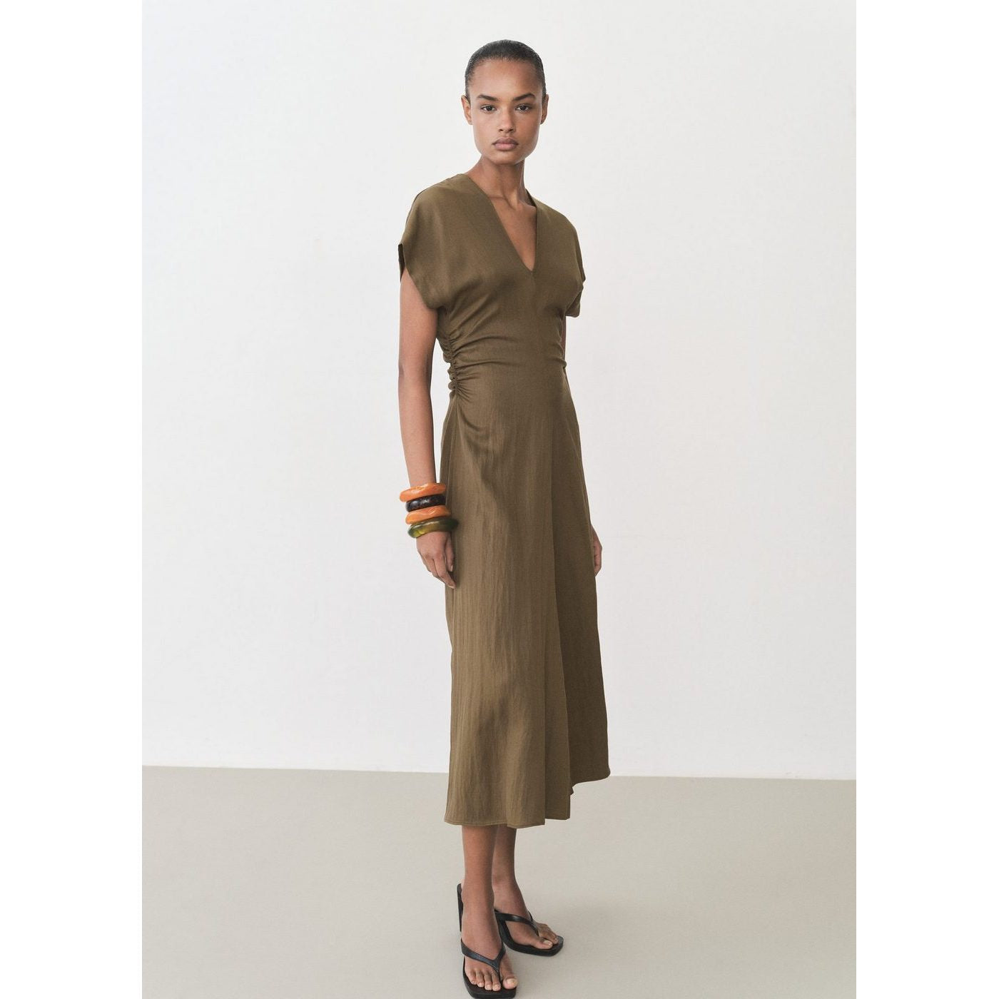 Dress Broom - Medium Brown