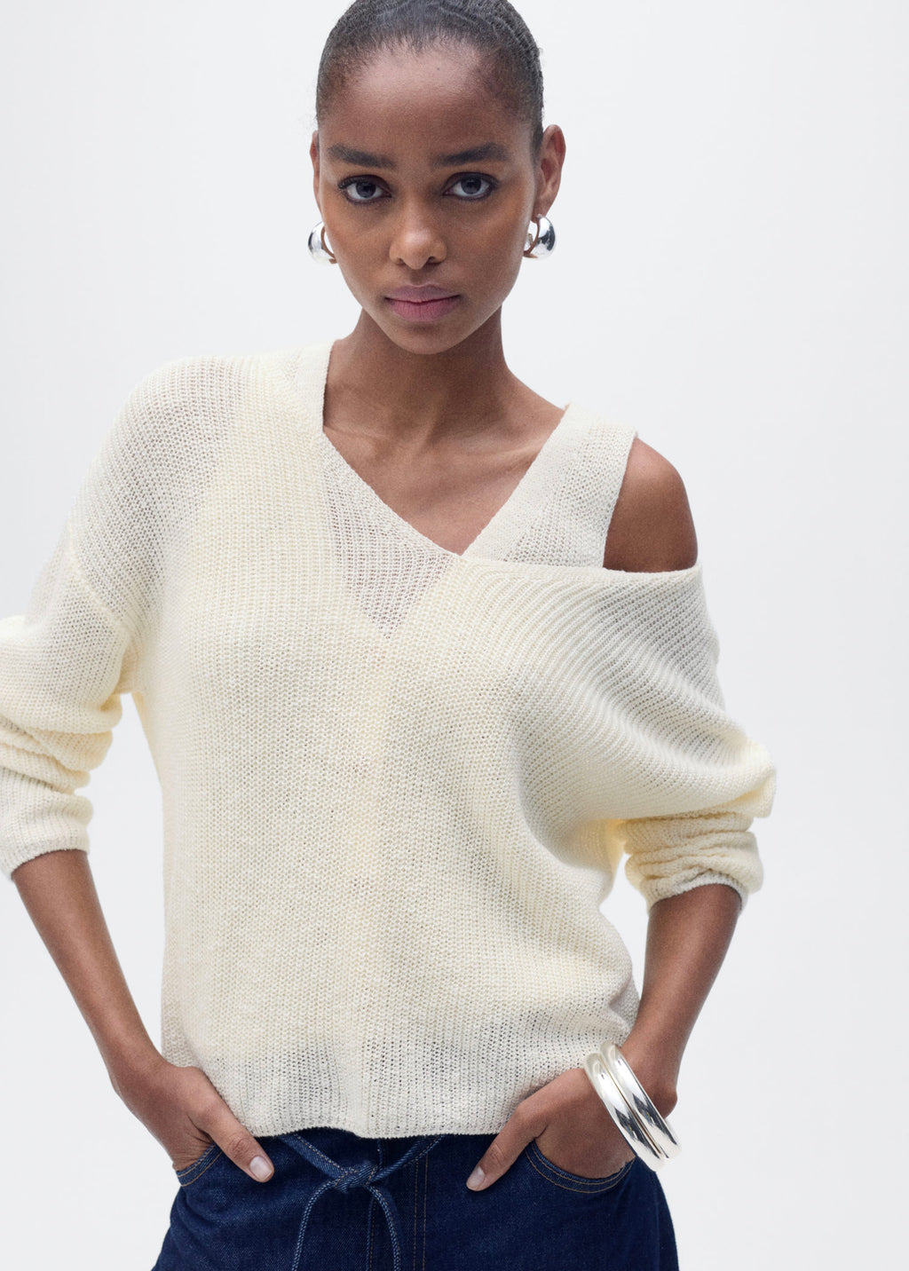V-Neck Knit Pullover - Ecru
