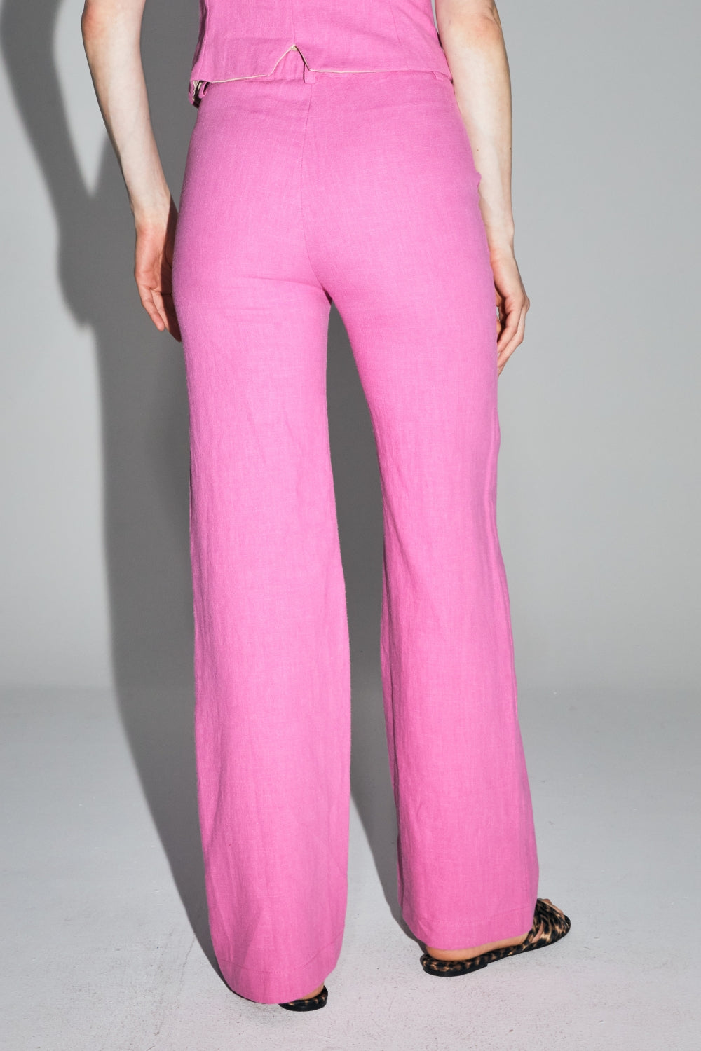 Le Pantalon Yves En Lin Rose Vibrant