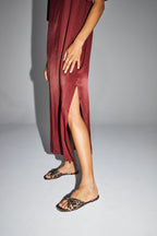La Robe Maxi Ruby En Viscose Satinée Merlot Fabriquée En Italie