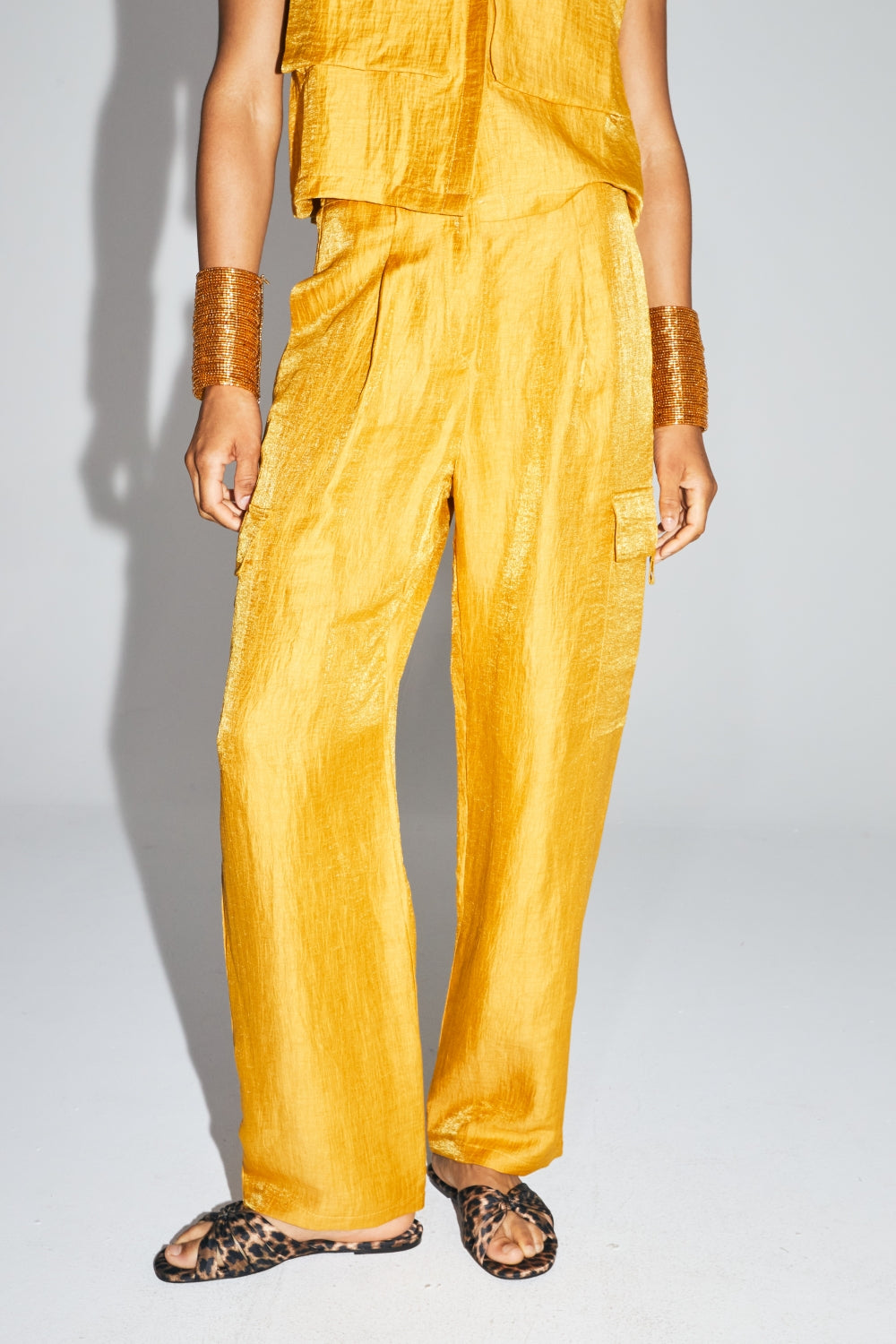 The Ryder Trousers In Shiny Ocher Linen