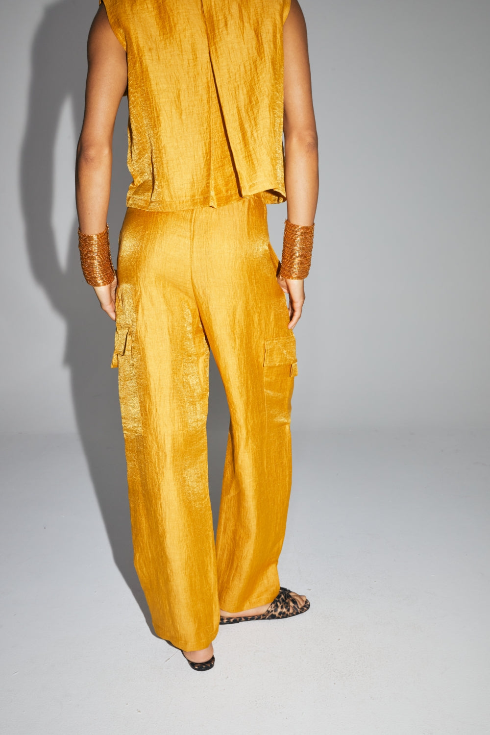 The Ryder Trousers In Shiny Ocher Linen