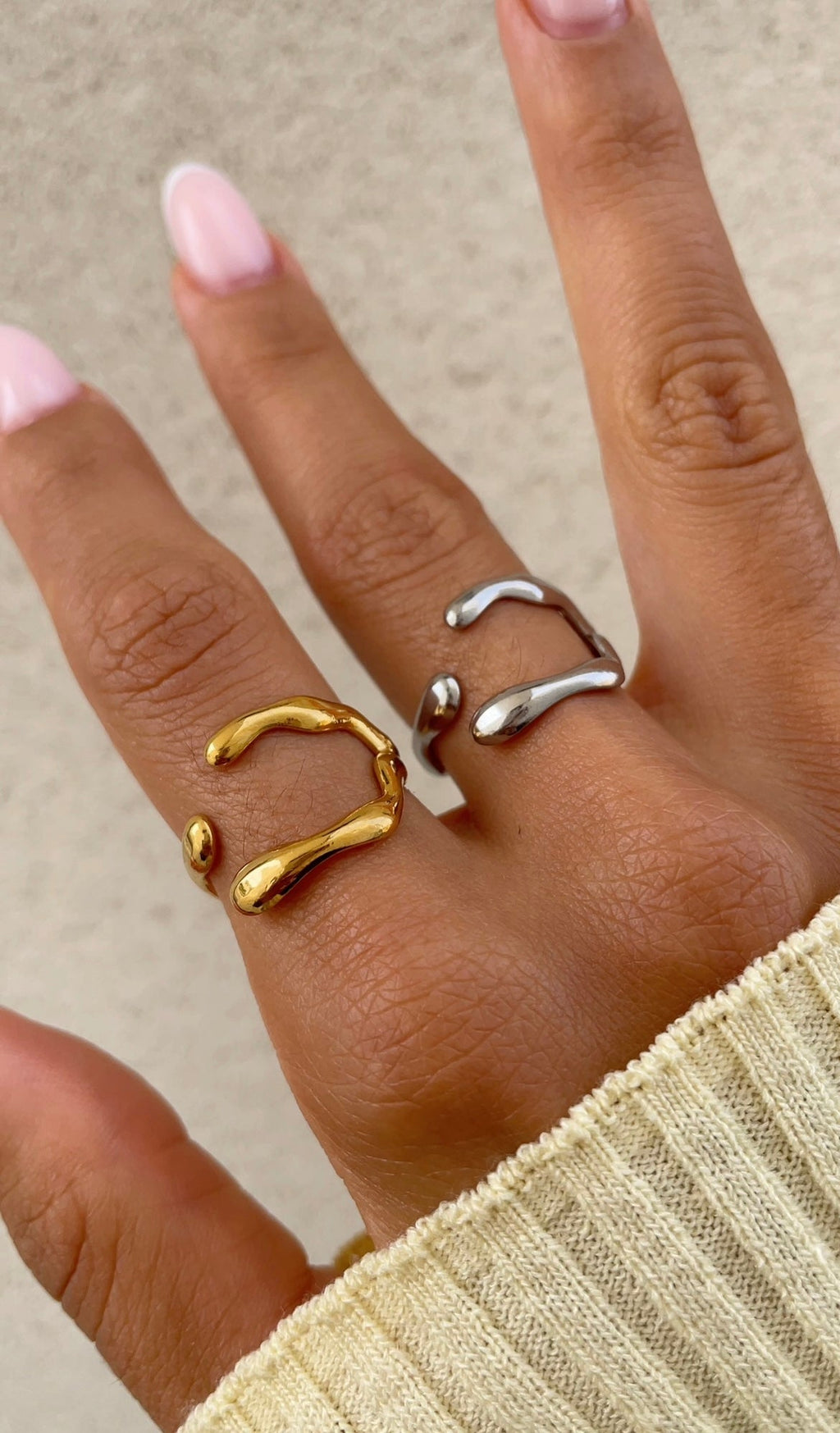 Anello a uncino