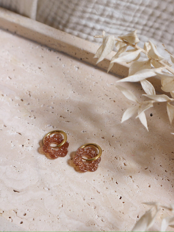 Pendientes de flores brillantes