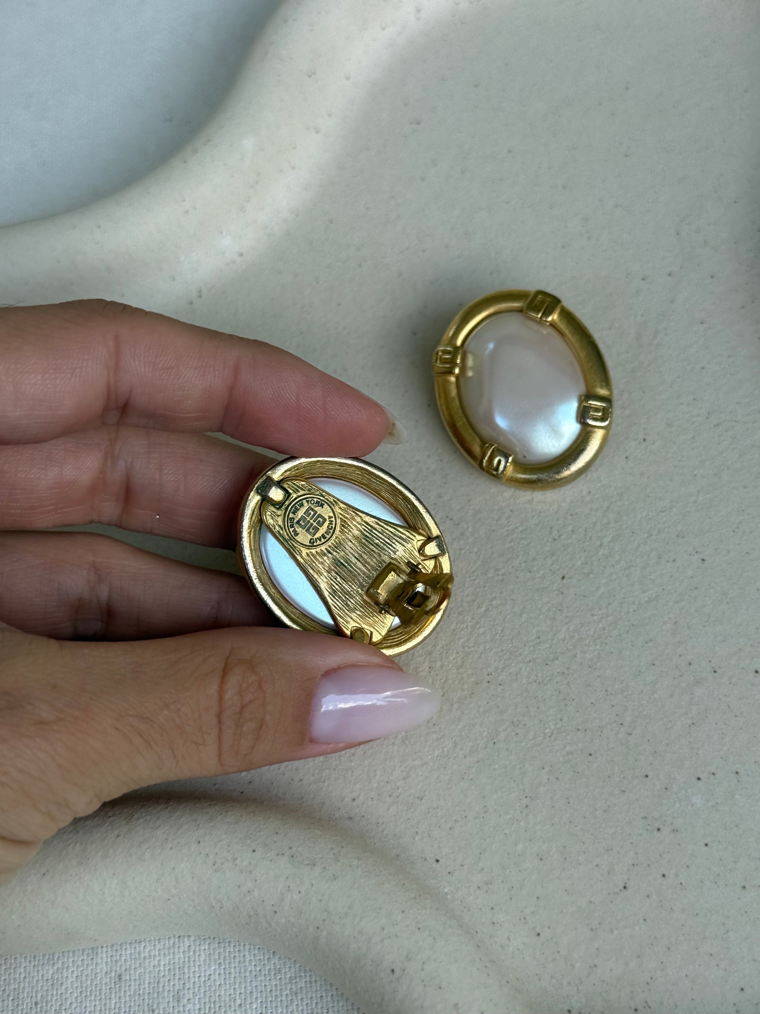 Boucles D’Oreilles Givenchy Vintage - Ovales Et Perles Fantaisies