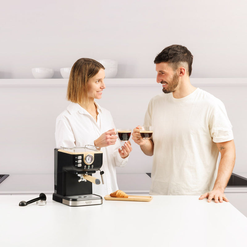 Onyx Moka Coffee Machine - Black & Cream