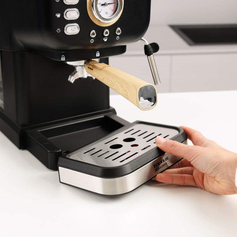 Onyx Moka Coffee Machine - Black & Cream