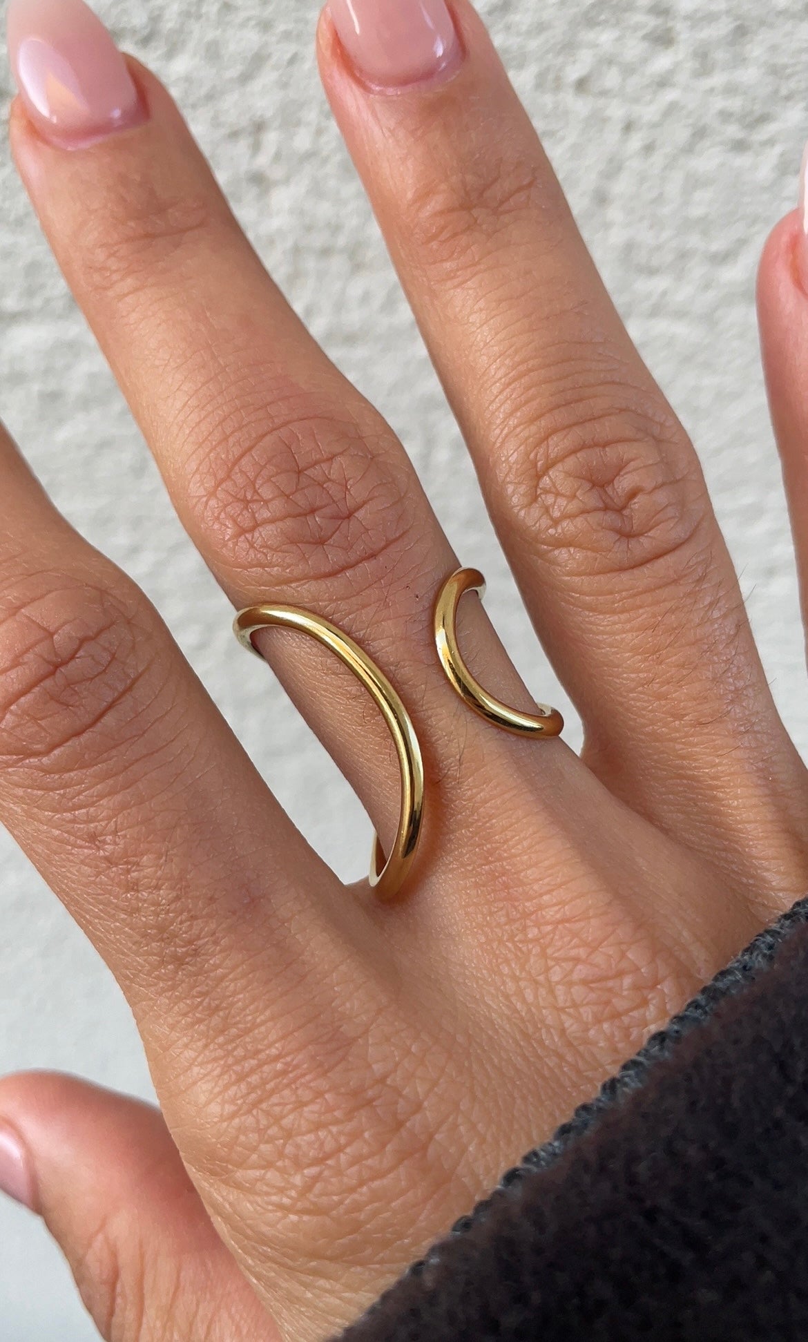 Thin Embrace-ring