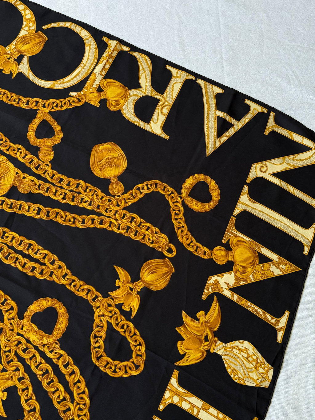 Bufanda Nina Ricci – Cadenas Y Monograma