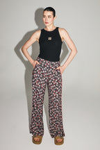 Los pantalones Max con estampado floral gitano rojo y rosa