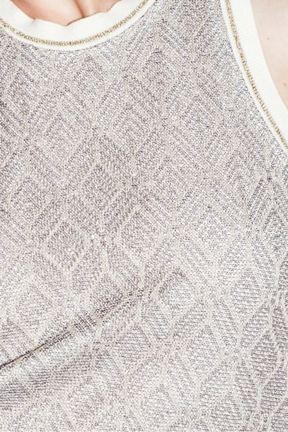 Le Top Marika, Tricot Géo Ajouré Doré Noir Fabriqué En Italie