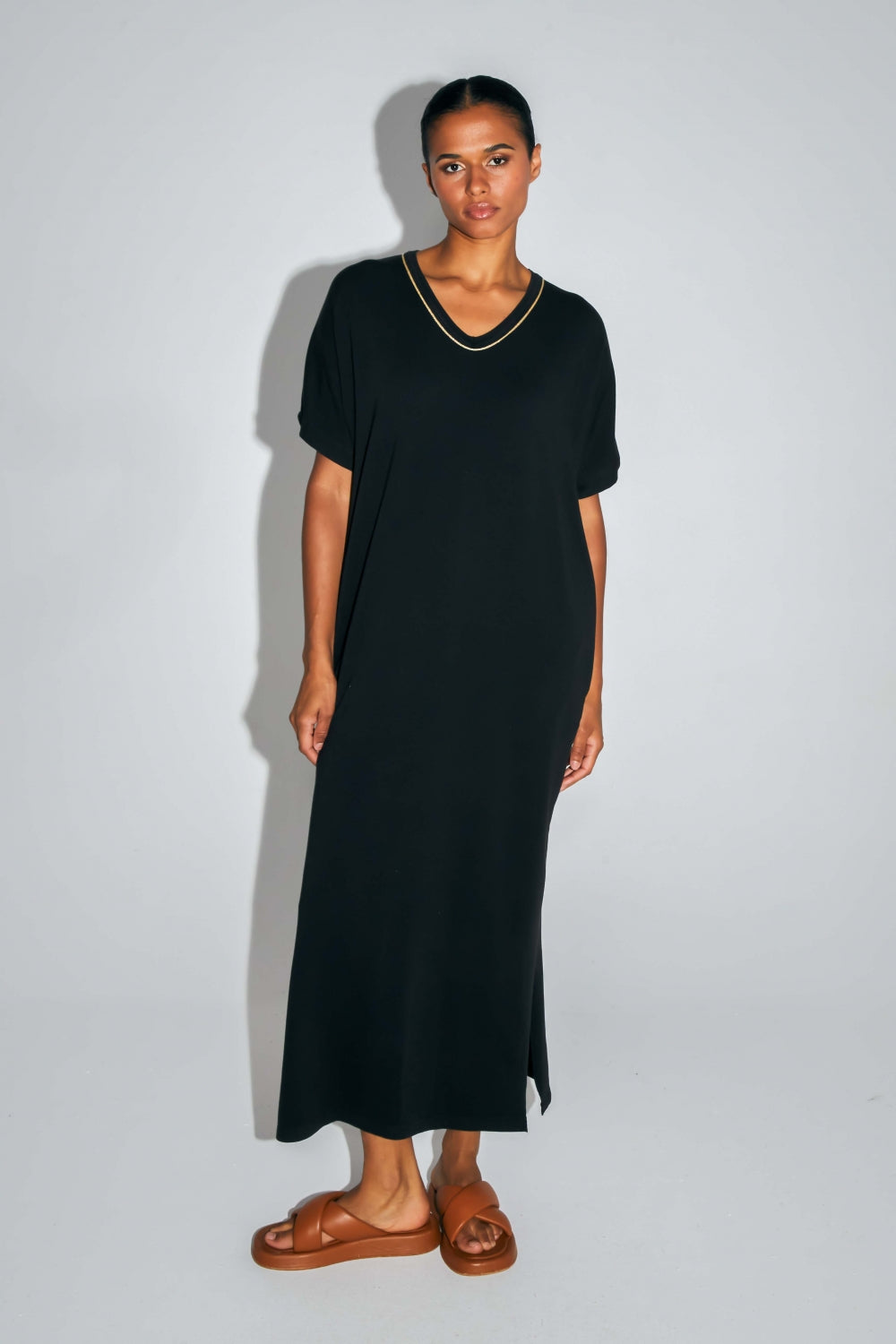 La Robe Dua Maxi En Jersey De Coton Modal Noir Fabriquée Au Portugal