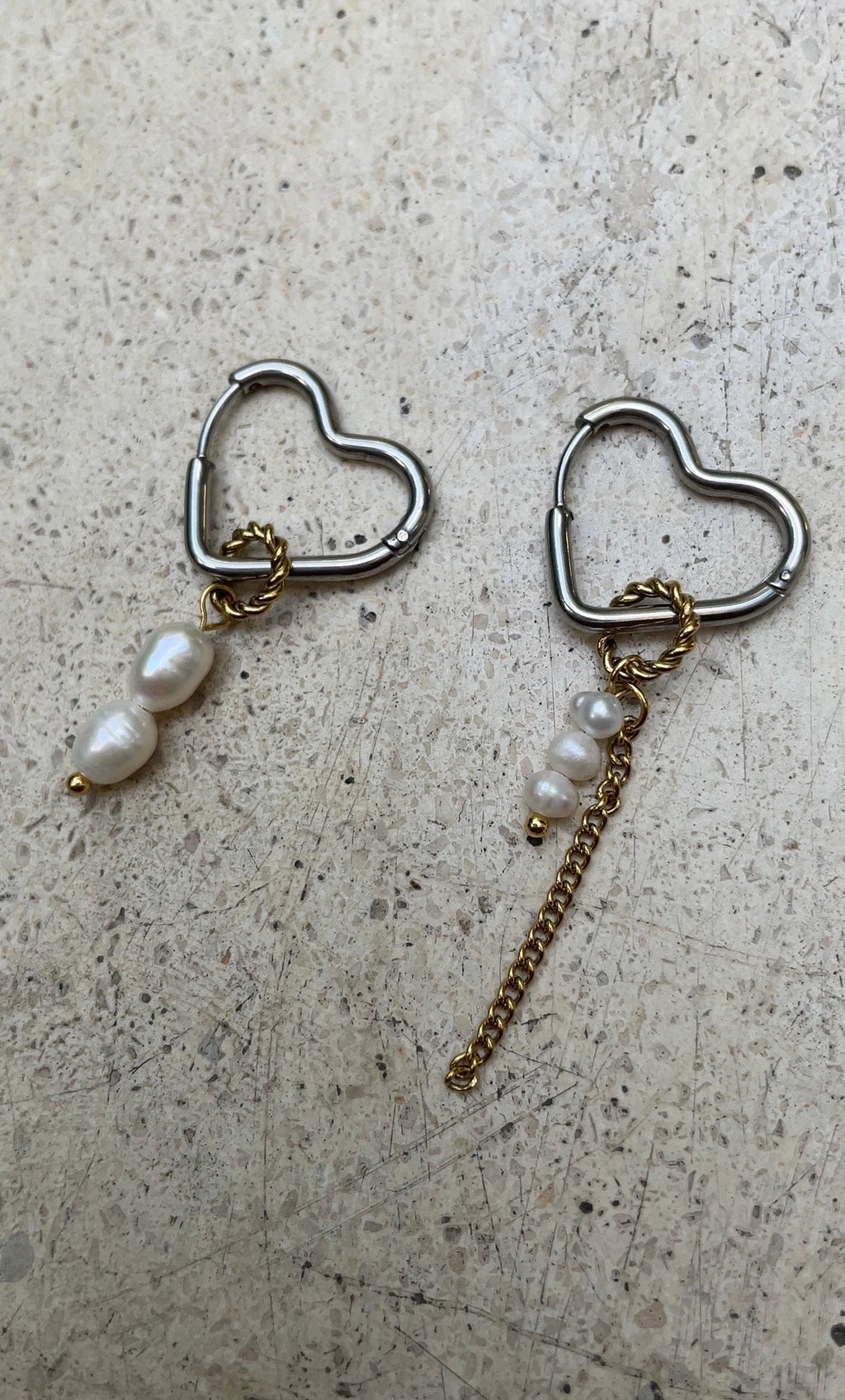 Pendientes de corazón asimétricos