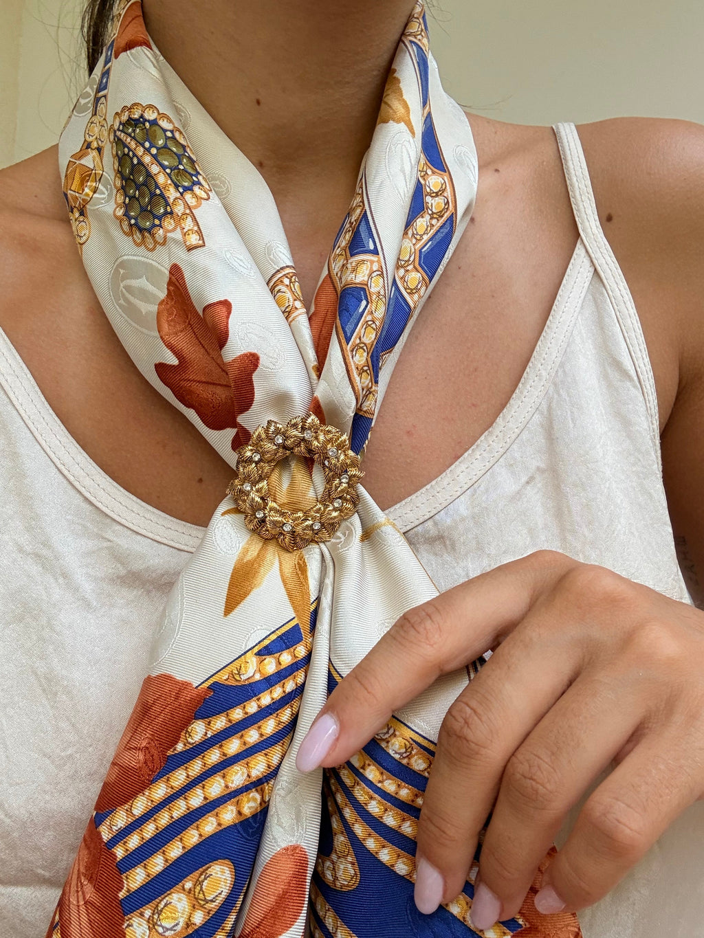 Anneau De Foulard Vintage - Couronne Florale Et Strass Blancs
