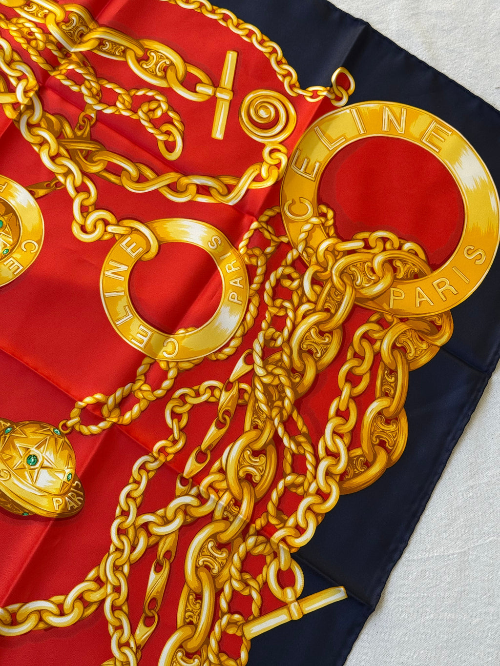Foulard Céline – Chaînes Et Médaillons
