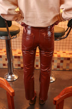 Pantalon BRUNE vinyle acajou