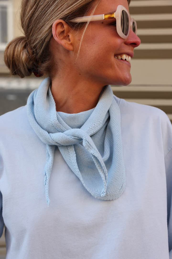 Léon Sky Blue Knit Scarf