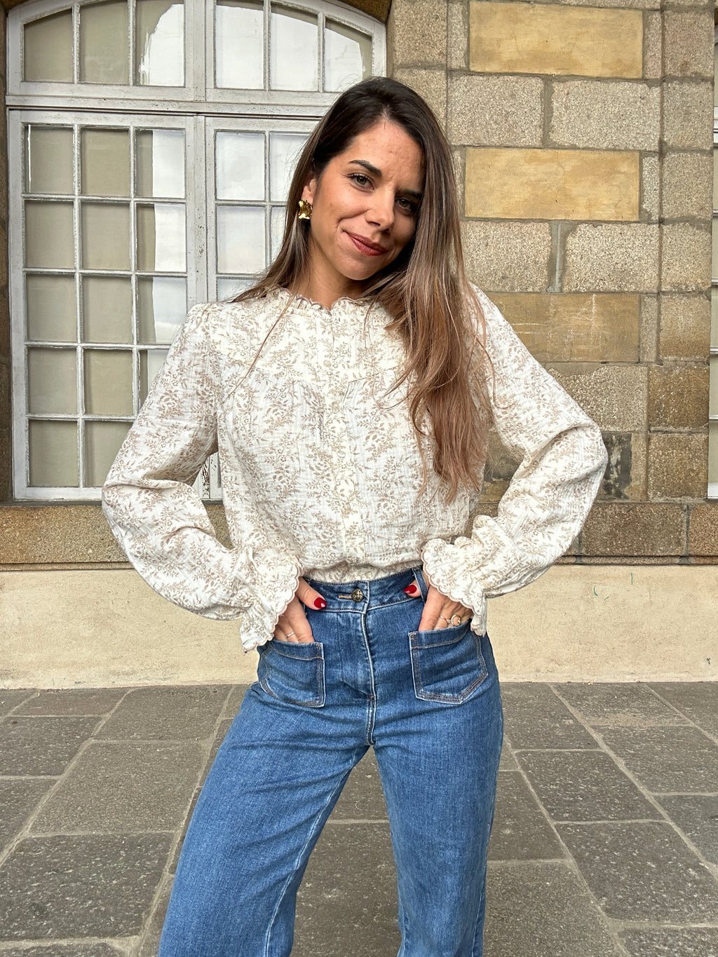 Amélia beige floral blouse