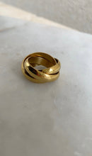 Anillo con cordones atrevidos