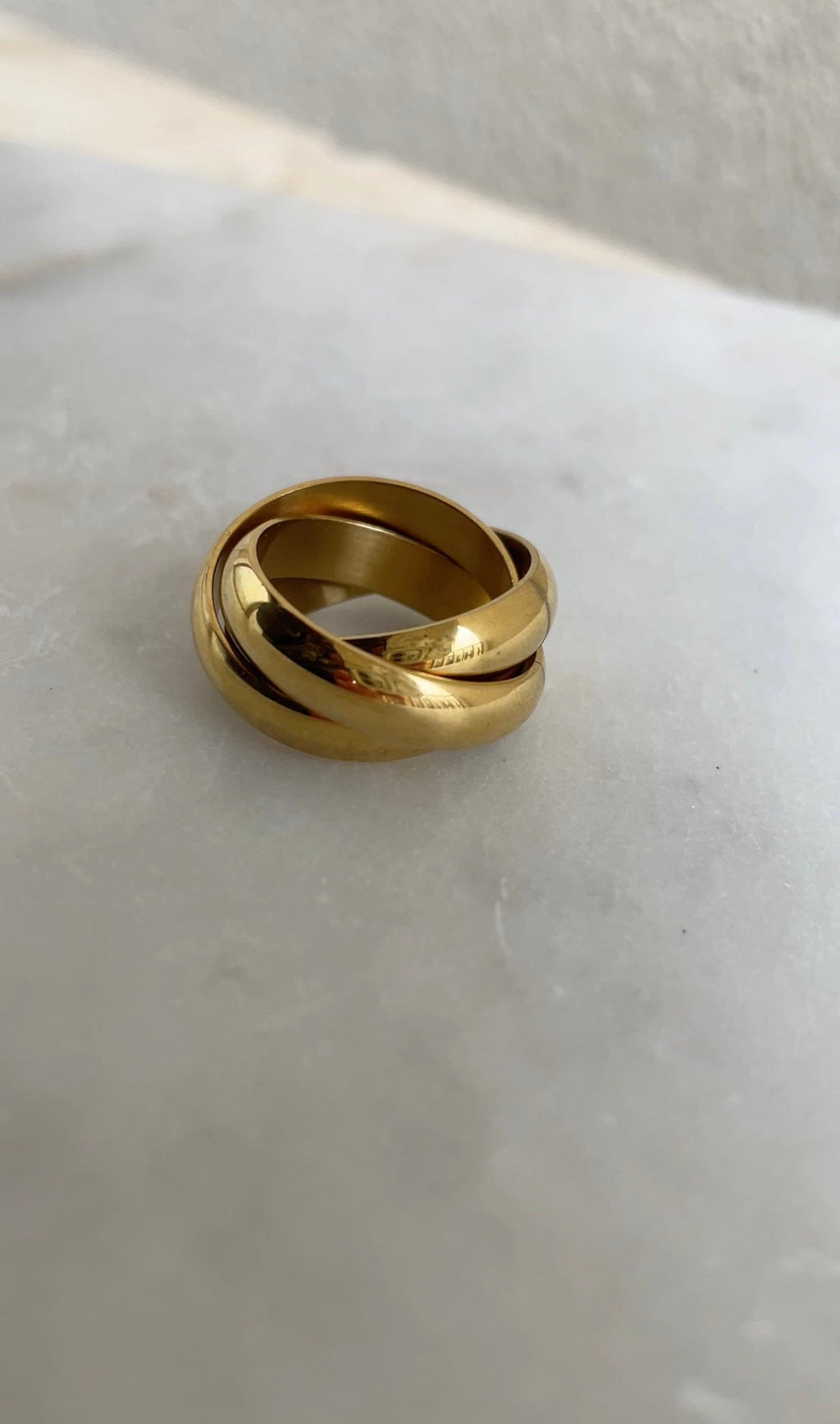 Anello importante intrecciato