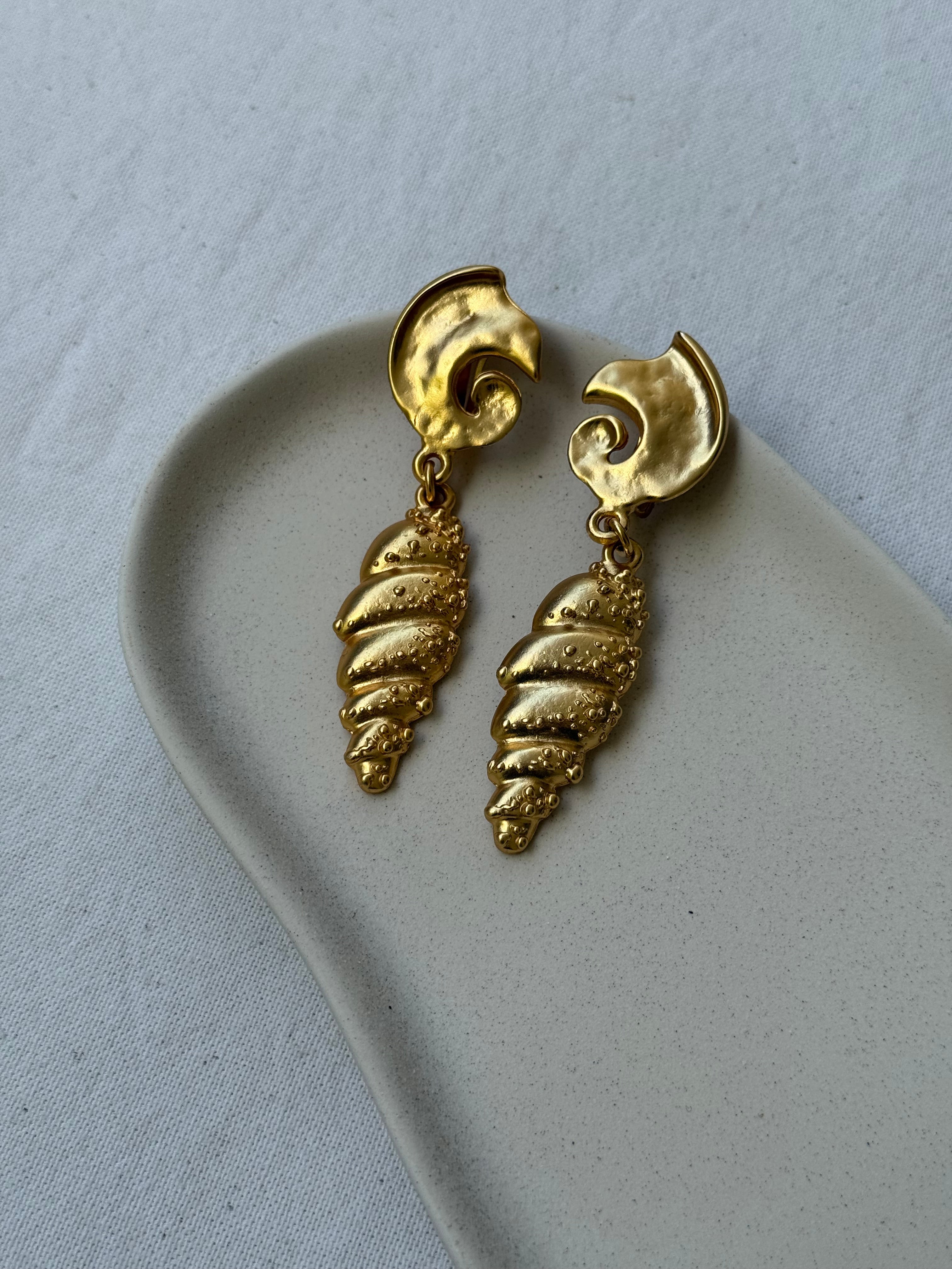 Boucles D’Oreilles Vintage - Coquillages Dorés Pendants