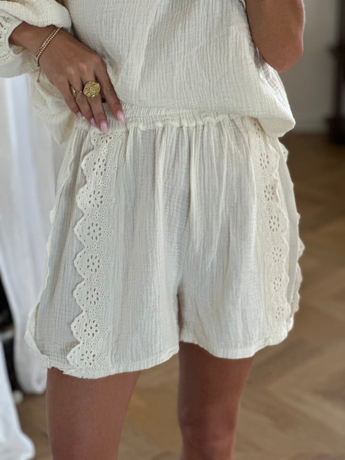 Short | Nara Crème