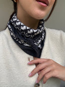 Foulard Christian Dior – Modèle Monogramme Noir