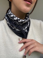 Foulard Christian Dior – Modèle Monogramme Noir