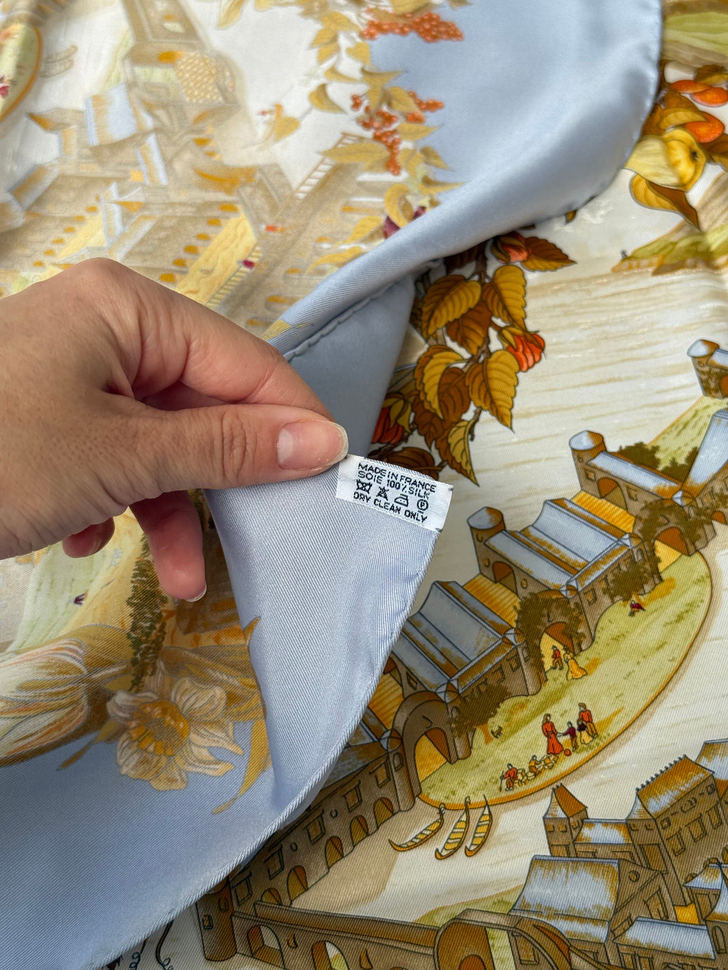Foulard Hermès – Modèle Au Pays De Cocagne