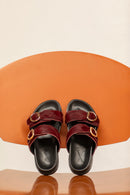 Sandalia burdeos con doble hebilla