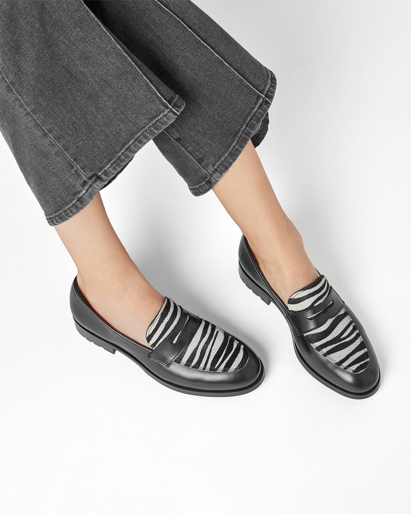 Penny Loafer Adélaïde - Cuir Noir Zèbre - Semelle Gomme - Femme