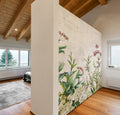 Lé Papiers De Ninon – Adhésif De Placard Herbier Sauvage - Multicolore, un mur décoratif avec des motifs floraux dans une chambre lumineuse